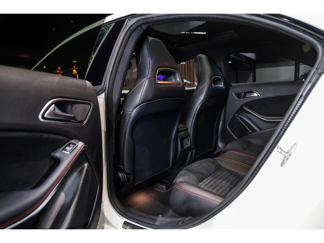 Mercedes-Benz CLA 180 AMG Line, 122 PK, Facelift, AMG In Exterieur, Pano Dak, LED, Night Pakket, Navigatie, Automaat,132DKM