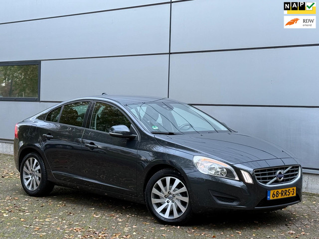 volvo-s60-1.6-t4-kinetic-automaat--led--navi--cruise--airco--trekhaak--nap--boekjes