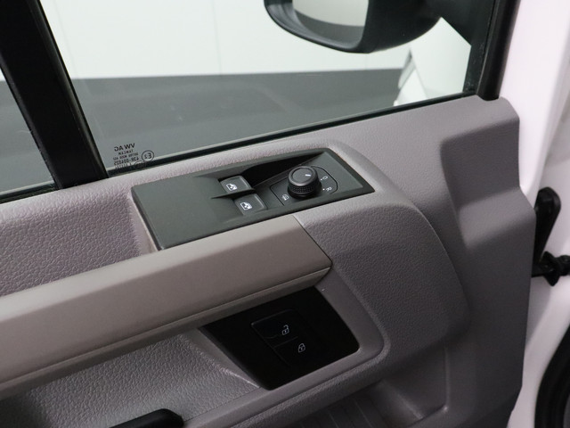 Volkswagen Crafter 2.0TDI 140PK Bakwagen+Laadklep | 4,45 Laadlengte | Navigatie | Airco | Cruise | 3-Persoons | Dakspoiler | Zijdeur