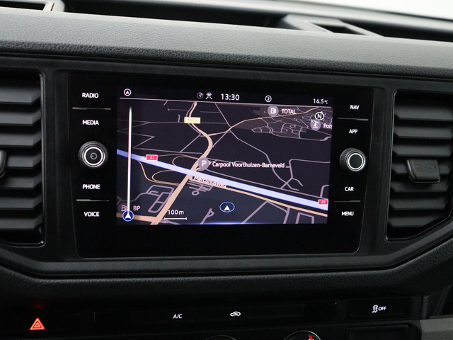 Volkswagen Crafter 2.0TDI 140PK Bakwagen+Laadklep | 4,45 Laadlengte | Navigatie | Airco | Cruise | 3-Persoons | Dakspoiler | Zijdeur