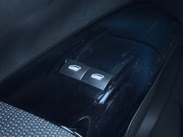 Citroen C4 Cactus 1.2 PureTech Shine | Eerste Eigenaar | Trekhaak | Navigatie | Cruise control |Achteruitrijcamera|Climate Control