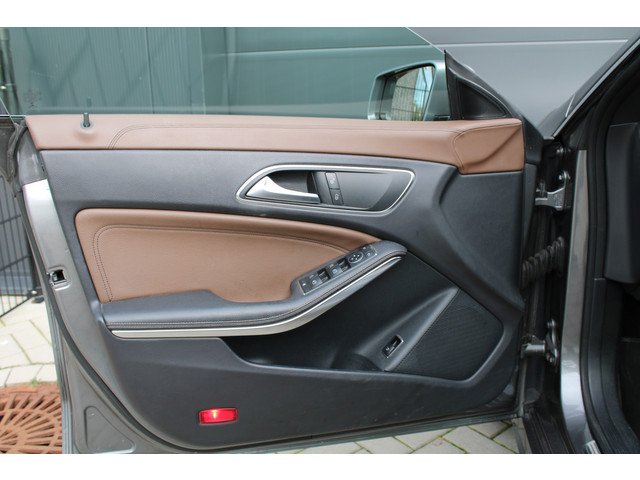 Mercedes-Benz CLA 180 Ambition | NAP! | AMG-LINE | DEALER.OND | PANO | STOELVERWARMING | 19 INCH |