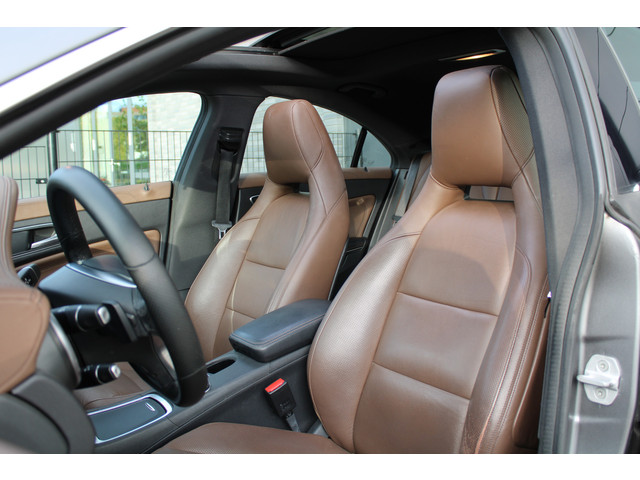 Mercedes-Benz CLA 180 Ambition | NAP! | AMG-LINE | DEALER.OND | PANO | STOELVERWARMING | 19 INCH |