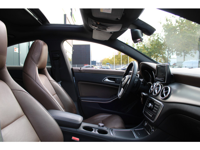 Mercedes-Benz CLA 180 Ambition | NAP! | AMG-LINE | DEALER.OND | PANO | STOELVERWARMING | 19 INCH |