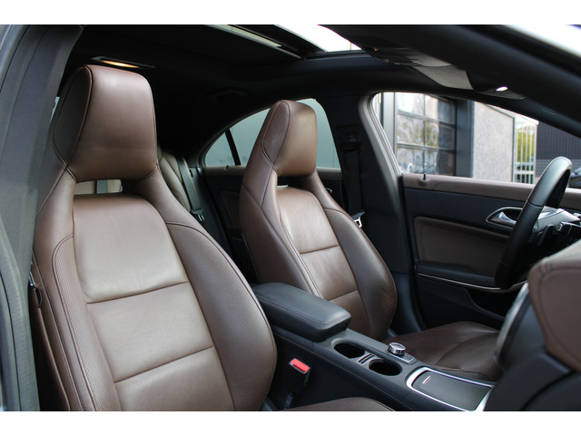 Mercedes-Benz CLA 180 Ambition | NAP! | AMG-LINE | DEALER.OND | PANO | STOELVERWARMING | 19 INCH |