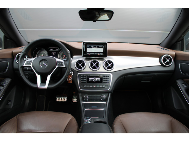 Mercedes-Benz CLA 180 Ambition | NAP! | AMG-LINE | DEALER.OND | PANO | STOELVERWARMING | 19 INCH |