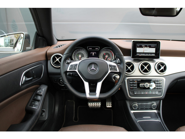 Mercedes-Benz CLA 180 Ambition | NAP! | AMG-LINE | DEALER.OND | PANO | STOELVERWARMING | 19 INCH |