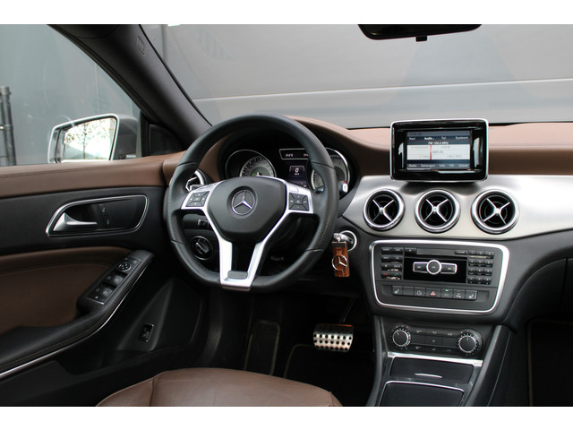 Mercedes-Benz CLA 180 Ambition | NAP! | AMG-LINE | DEALER.OND | PANO | STOELVERWARMING | 19 INCH |