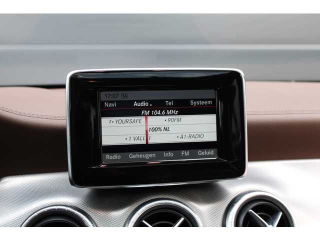 Mercedes-Benz CLA 180 Ambition | NAP! | AMG-LINE | DEALER.OND | PANO | STOELVERWARMING | 19 INCH |