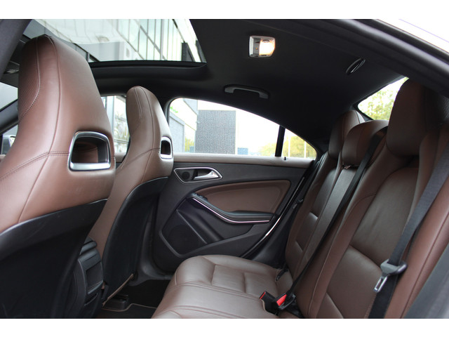 Mercedes-Benz CLA 180 Ambition | NAP! | AMG-LINE | DEALER.OND | PANO | STOELVERWARMING | 19 INCH |