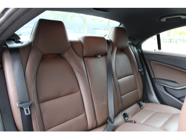 Mercedes-Benz CLA 180 Ambition | NAP! | AMG-LINE | DEALER.OND | PANO | STOELVERWARMING | 19 INCH |