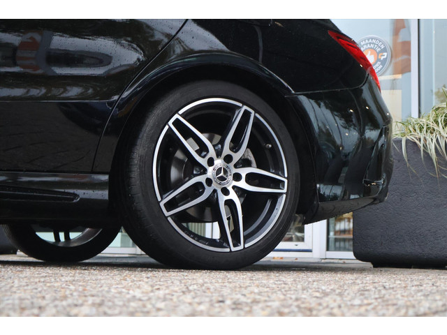 Mercedes-Benz CLA Shooting Brake 180 AMG-LINE I Night Pakket | LED | Navigatie | Climate | Cruise | Stoelverwarming | Sensoren