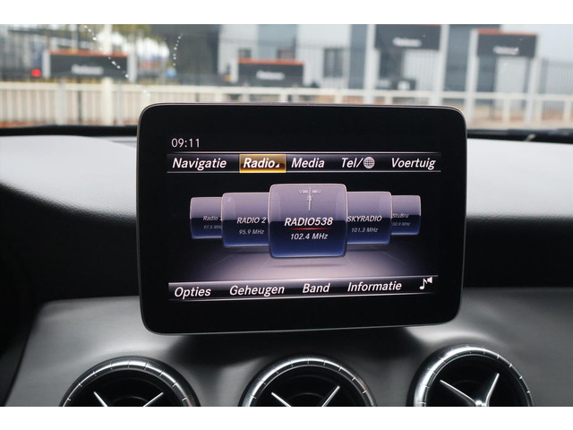 Mercedes-Benz CLA Shooting Brake 180 AMG-LINE I Night Pakket | LED | Navigatie | Climate | Cruise | Stoelverwarming | Sensoren
