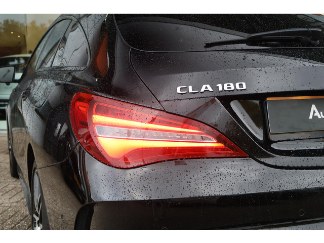 Mercedes-Benz CLA Shooting Brake 180 AMG-LINE I Night Pakket | LED | Navigatie | Climate | Cruise | Stoelverwarming | Sensoren