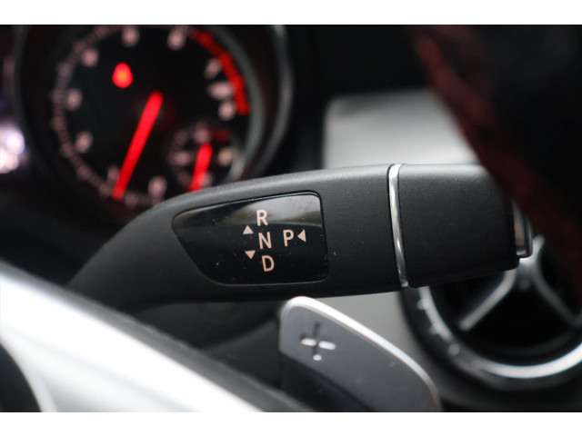 Mercedes-Benz CLA Shooting Brake 180 AMG-LINE I Night Pakket | LED | Navigatie | Climate | Cruise | Stoelverwarming | Sensoren