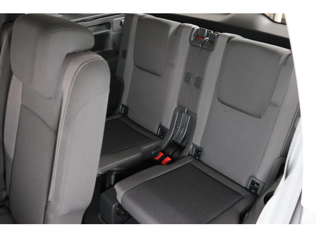 Volkswagen Touran 1.5 TSI Comfortline, 7-Persoons, Panoramadak, Apple CarPlay Android Auto, Bluetooth