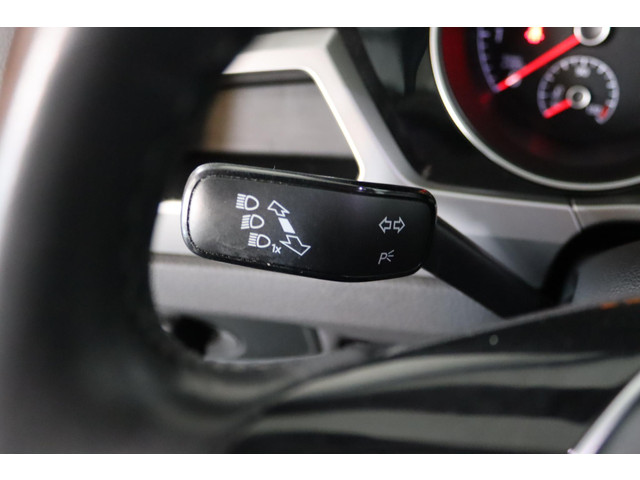 Volkswagen Touran 1.5 TSI Comfortline, 7-Persoons, Panoramadak, Apple CarPlay Android Auto, Bluetooth