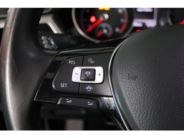 Volkswagen Touran 1.5 TSI Comfortline, 7-Persoons, Panoramadak, Apple CarPlay Android Auto, Bluetooth