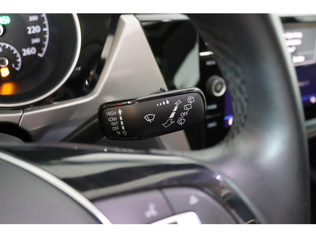 Volkswagen Touran 1.5 TSI Comfortline, 7-Persoons, Panoramadak, Apple CarPlay Android Auto, Bluetooth