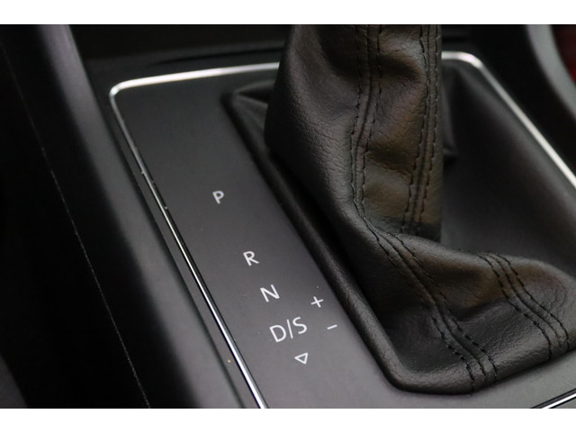 Volkswagen Touran 1.5 TSI Comfortline, 7-Persoons, Panoramadak, Apple CarPlay Android Auto, Bluetooth