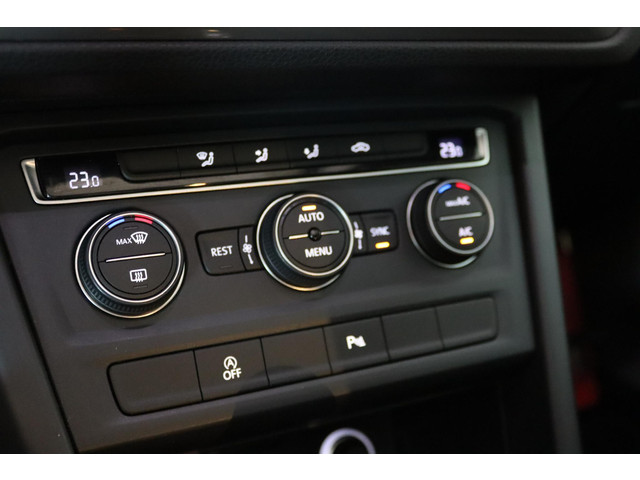 Volkswagen Touran 1.5 TSI Comfortline, 7-Persoons, Panoramadak, Apple CarPlay Android Auto, Bluetooth