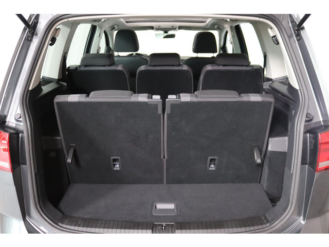 Volkswagen Touran 1.5 TSI Comfortline, 7-Persoons, Panoramadak, Apple CarPlay Android Auto, Bluetooth