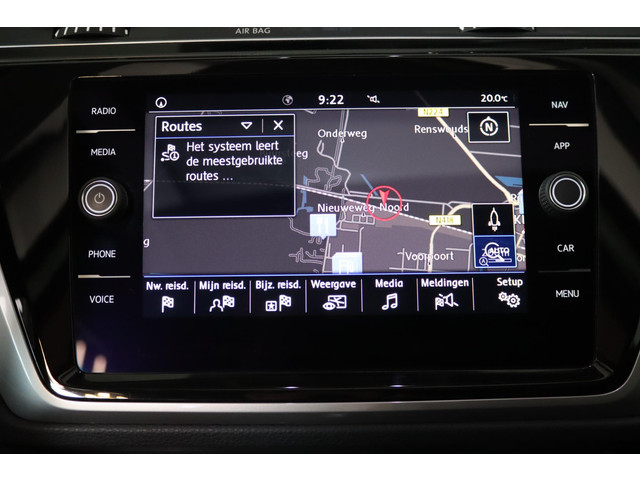 Volkswagen Touran 1.5 TSI Comfortline, 7-Persoons, Panoramadak, Apple CarPlay Android Auto, Bluetooth