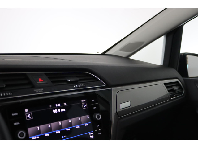 Volkswagen Touran 1.5 TSI Comfortline, 7-Persoons, Panoramadak, Apple CarPlay Android Auto, Bluetooth