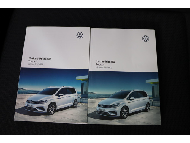 Volkswagen Touran 1.5 TSI Comfortline, 7-Persoons, Panoramadak, Apple CarPlay Android Auto, Bluetooth