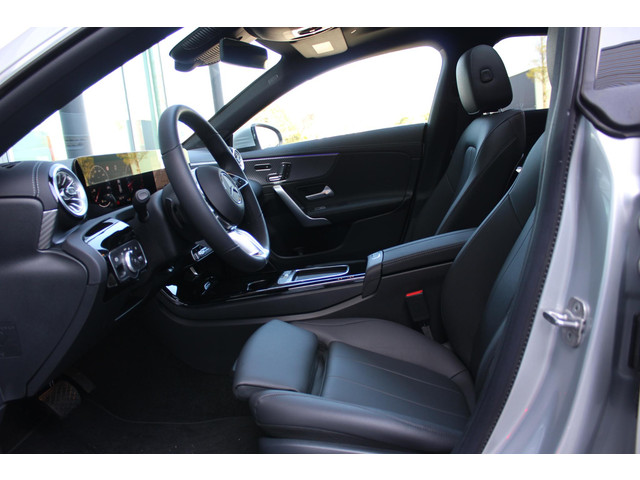Mercedes-Benz CLA Shooting Brake 200 Luxury Line Panorama dak | Trekhaak