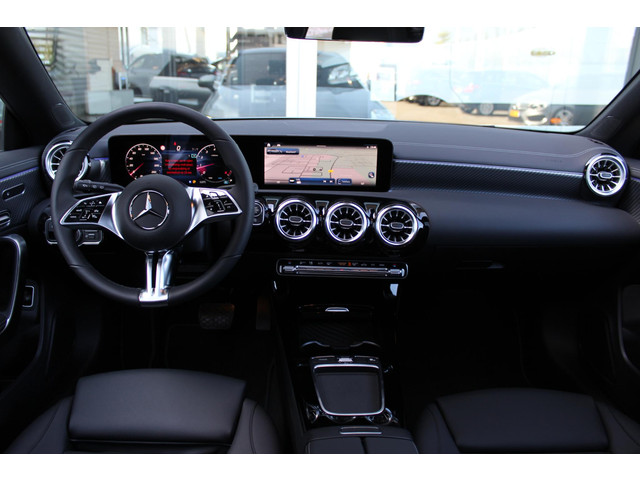 Mercedes-Benz CLA Shooting Brake 200 Luxury Line Panorama dak | Trekhaak