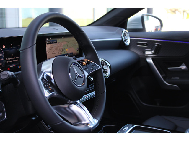 Mercedes-Benz CLA Shooting Brake 200 Luxury Line Panorama dak | Trekhaak