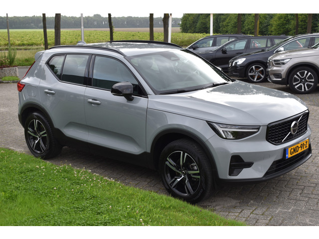 volvo-xc40-b4-211pk-plus-dark-blis---acc---harmankardon---keyless---park-assist---verwarmbare-voorruit----trekhaak