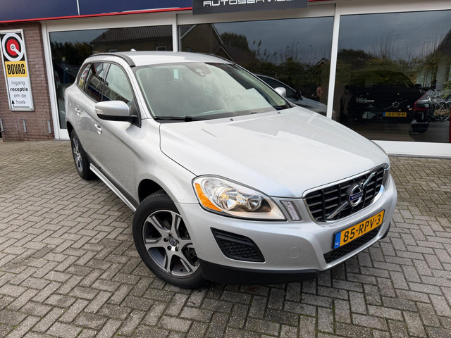 volvo-xc60-2.0-t5-kinetic-i-trekhaak-i-leder-i-navigatie