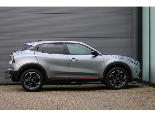 alfa-romeo-junior-1.2-turbo-hybrid-ibrida-speciale---direct-beschikbaar---navigatie---adaptieve-cruise---led---camera---stoelverwarming