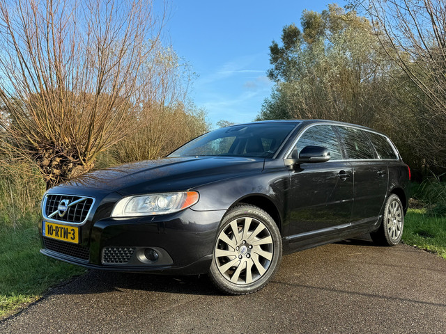 volvo-v70-1.6-t4-limited-edition-automaat---leder---navi---17-velgen---clima---stoelverwarming---trekhaak---pdc---xenon---cruise