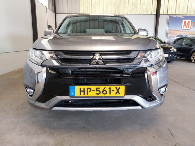 mitsubishi-outlander-2.0-phev-executive-camera-alcantara-leer-dab-led-navi-cruise-ecc-trekhaak-4wd