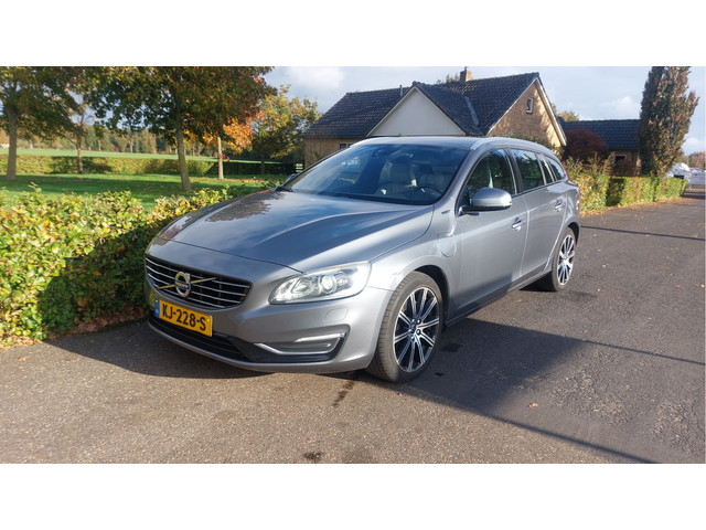 volvo-v60-2.4-d5-twin-engine-special-edition-clima-navi-leer-xenon-bj-2016