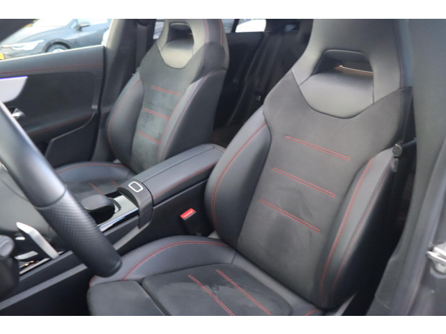 Mercedes-Benz CLA 180 Business Solution AMG * Pano * Sfeerverlichting * Widescreen * Stoelverwarming * Multi Beam *