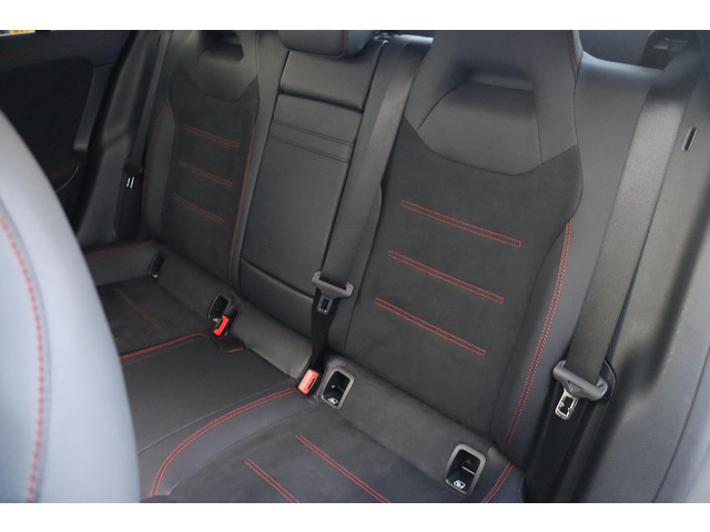 Mercedes-Benz CLA 180 Business Solution AMG * Pano * Sfeerverlichting * Widescreen * Stoelverwarming * Multi Beam *