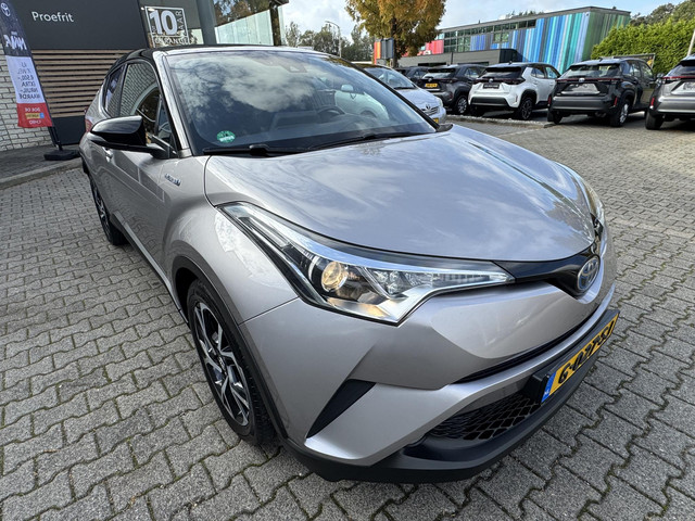 toyota-c-hr-1.8-hybrid-bi-tone-plus