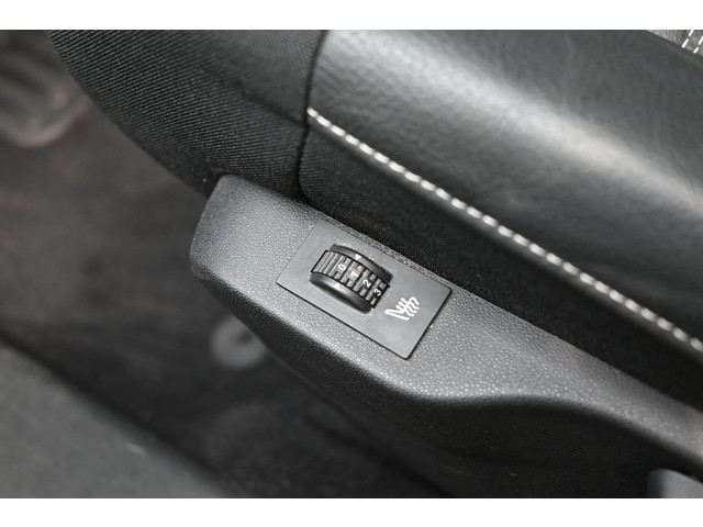 Citroen C4 Cactus 1.2 PureTech Business Plus Pano Stoelverw. DAB Navi Autom. airco