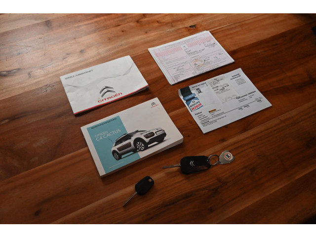Citroen C4 Cactus 1.2 PureTech Business Plus Pano Stoelverw. DAB Navi Autom. airco