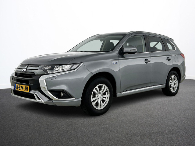 mitsubishi-outlander-2.4-phev-165kw-pure-auto.-trekhaak-navigatie-apple-carplay-android-auto-camera-parkeersensoren-cruise-control-stoelverwarming-cl