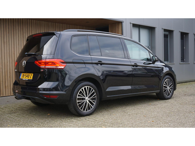 Volkswagen Touran 1.4 TSI 150pk Comfortline Business DSG 7-Zits LED Elek.Trekhaak Clima Navi App-Connect Adaptive Cruise Control 17inch LM *Comple