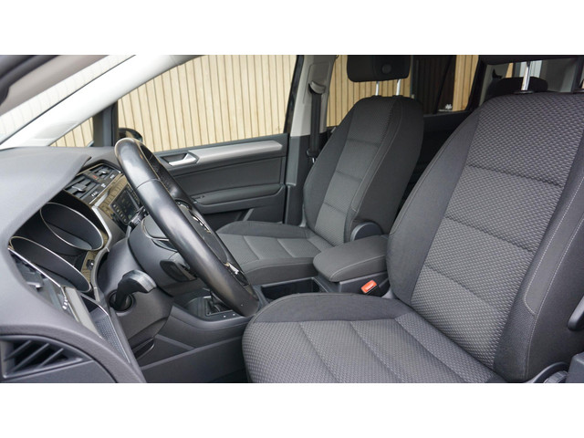 Volkswagen Touran 1.4 TSI 150pk Comfortline Business DSG 7-Zits LED Elek.Trekhaak Clima Navi App-Connect Adaptive Cruise Control 17inch LM *Comple