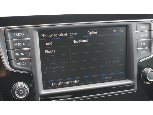 Volkswagen Touran 1.4 TSI 150pk Comfortline Business DSG 7-Zits LED Elek.Trekhaak Clima Navi App-Connect Adaptive Cruise Control 17inch LM *Comple