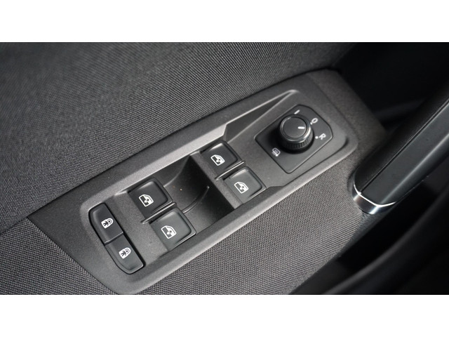 Volkswagen Touran 1.4 TSI 150pk Comfortline Business DSG 7-Zits LED Elek.Trekhaak Clima Navi App-Connect Adaptive Cruise Control 17inch LM *Comple