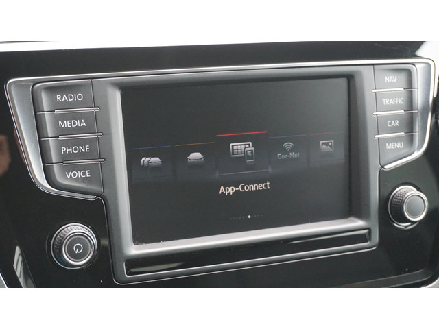 Volkswagen Touran 1.4 TSI 150pk Comfortline Business DSG 7-Zits LED Elek.Trekhaak Clima Navi App-Connect Adaptive Cruise Control 17inch LM *Comple