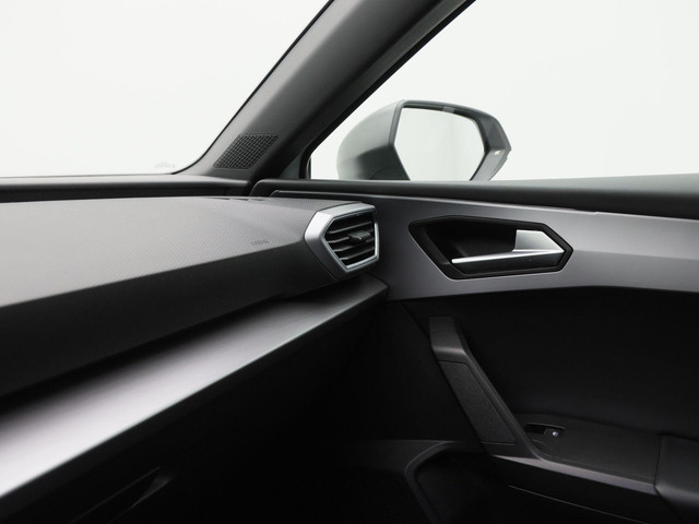 Seat Leon Sportstourer 1.0 eTSi 110 Pk Automaat FR Business | LED | Virtual Cockpit | Navigatie | Climate | Lane Assist | PDC achter | 17